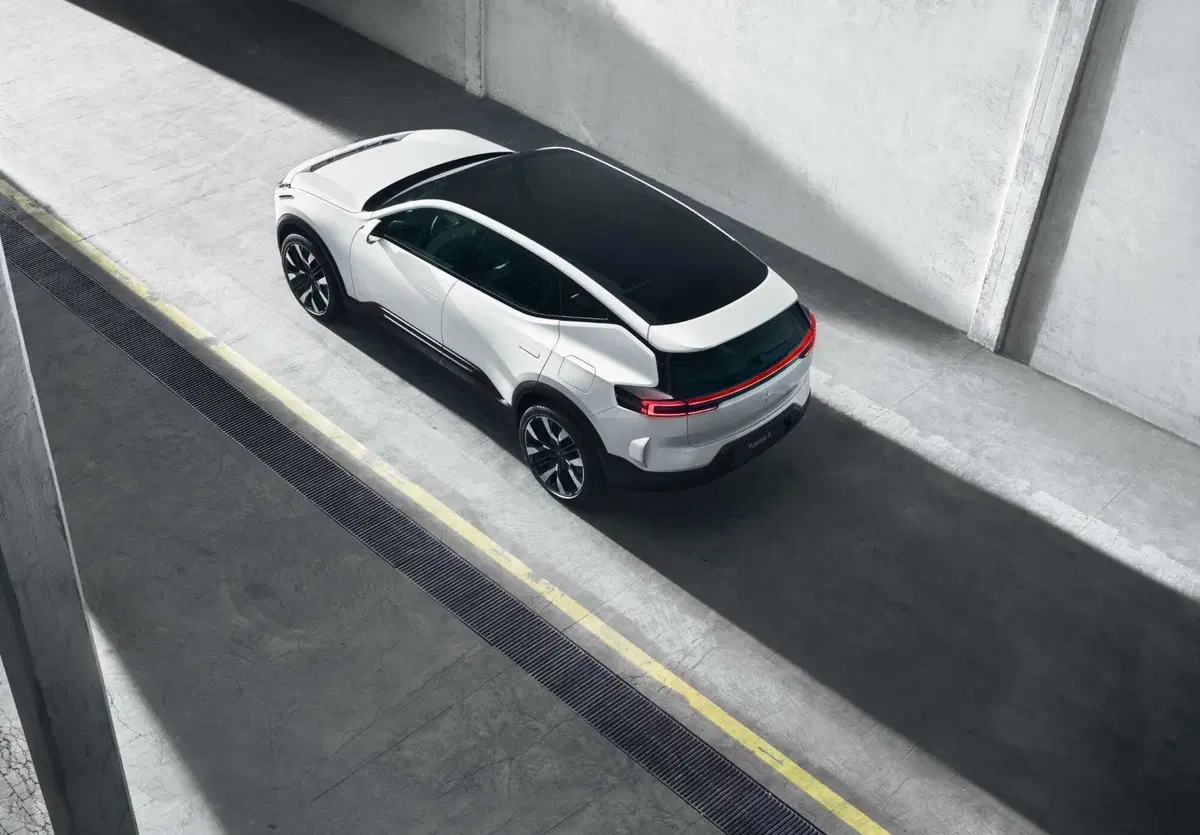 Polestar 3: ora c'è anche SUV e arriverà presto in Italia, da 89.900 euro (2)