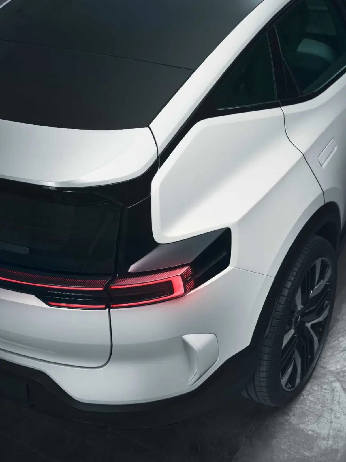 Polestar 3: ora c'è anche SUV e arriverà presto in Italia, da 89.900 euro (6)