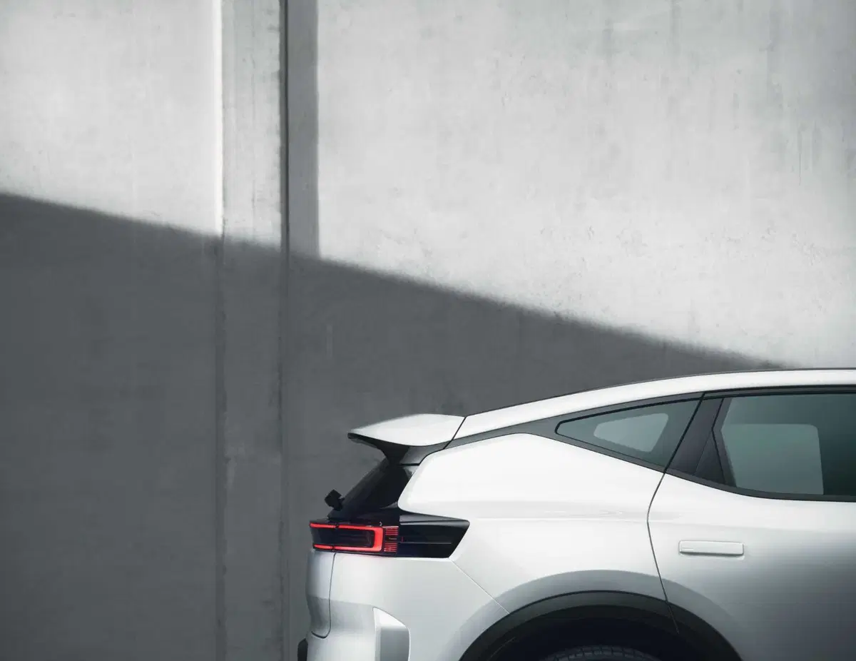 Polestar 3: ora c'è anche SUV e arriverà presto in Italia, da 89.900 euro (7)