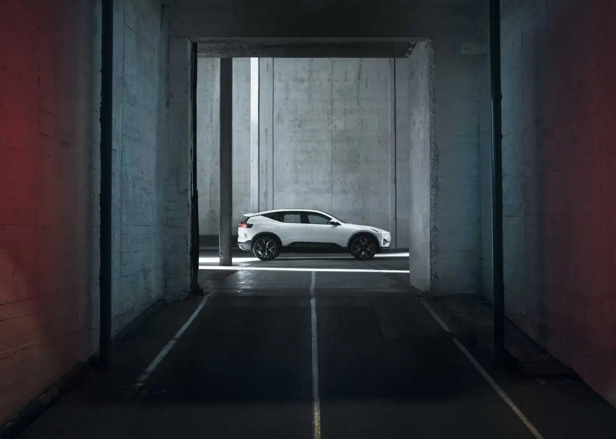 Polestar 3: ora c'è anche SUV e arriverà presto in Italia, da 89.900 euro (9)