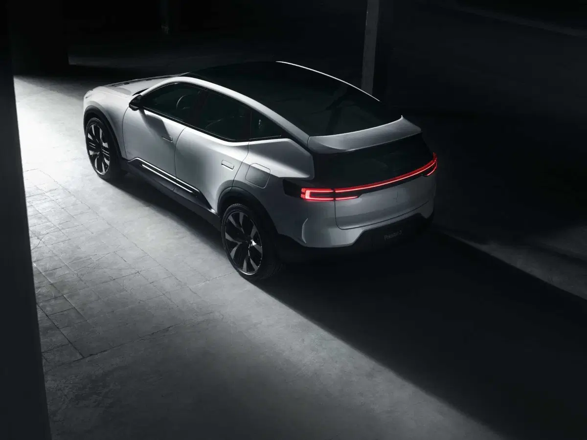 Polestar 3: ora c'è anche SUV e arriverà presto in Italia, da 89.900 euro (10)