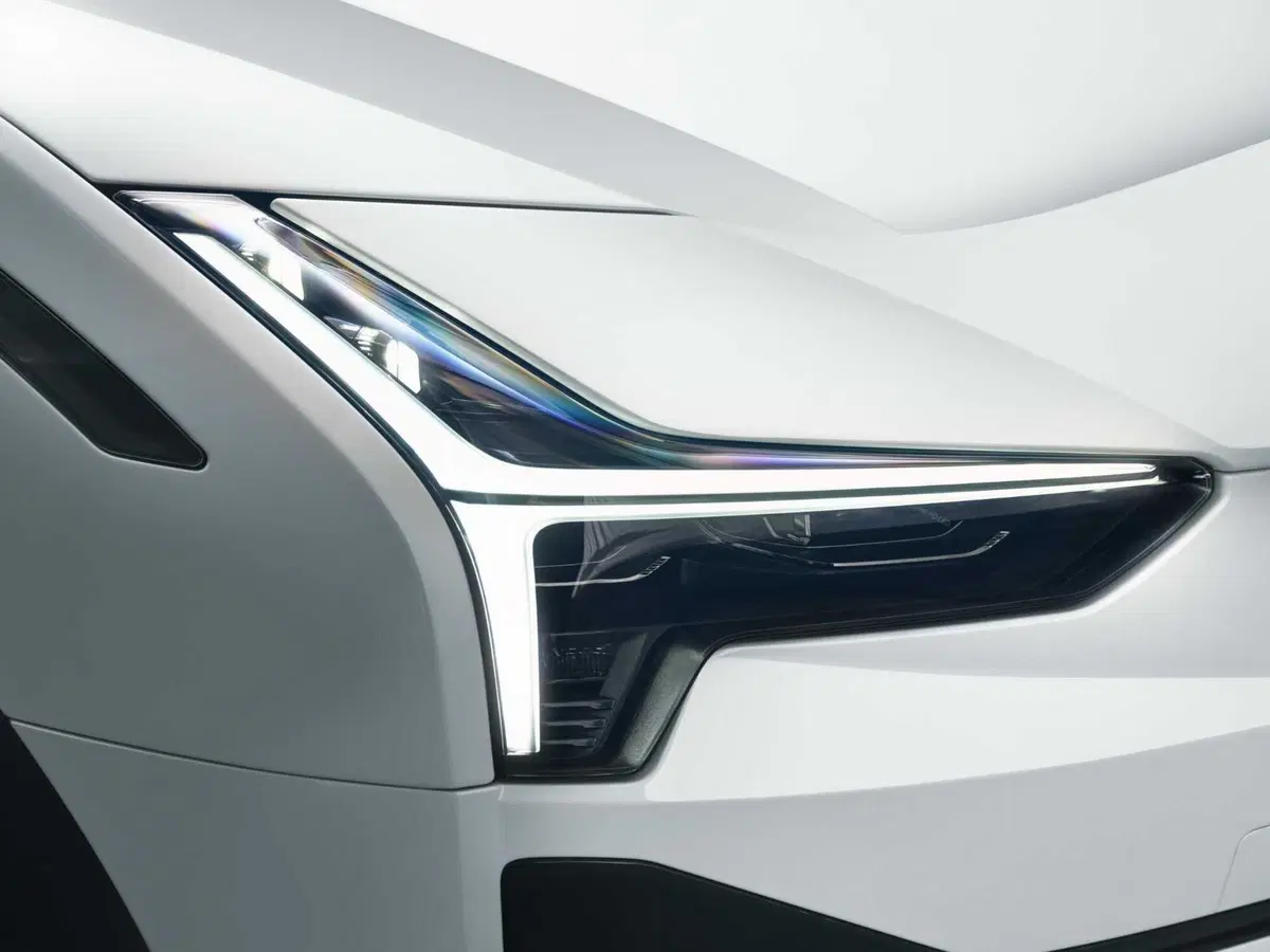 Polestar 3: ora c'è anche SUV e arriverà presto in Italia, da 89.900 euro (11)