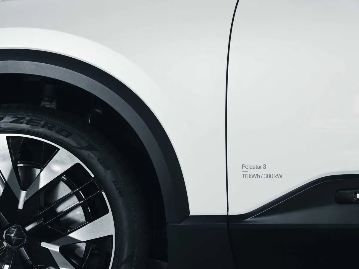 Polestar 3: ora c'è anche SUV e arriverà presto in Italia, da 89.900 euro (13)