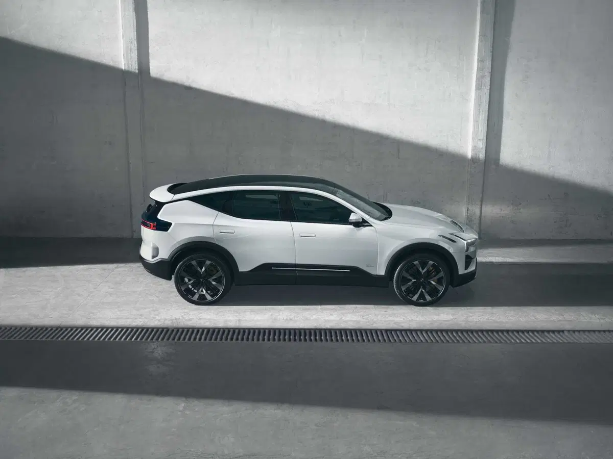 Polestar 3: ora c'è anche SUV e arriverà presto in Italia, da 89.900 euro (15)