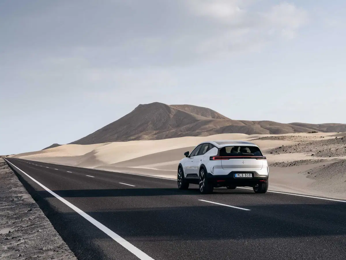 Polestar 3: ora c'è anche SUV e arriverà presto in Italia, da 89.900 euro (20)