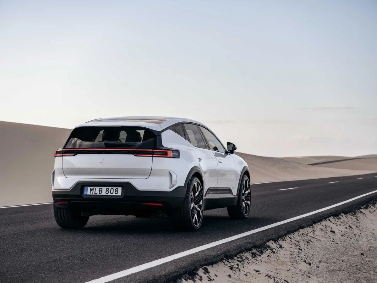 Polestar 3: ora c'è anche SUV e arriverà presto in Italia, da 89.900 euro (21)