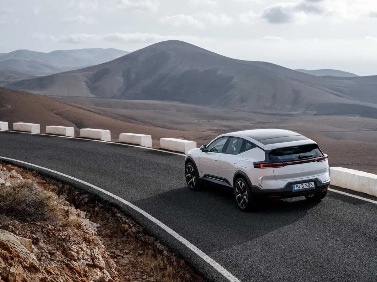 Polestar 3: ora c'è anche SUV e arriverà presto in Italia, da 89.900 euro (22)