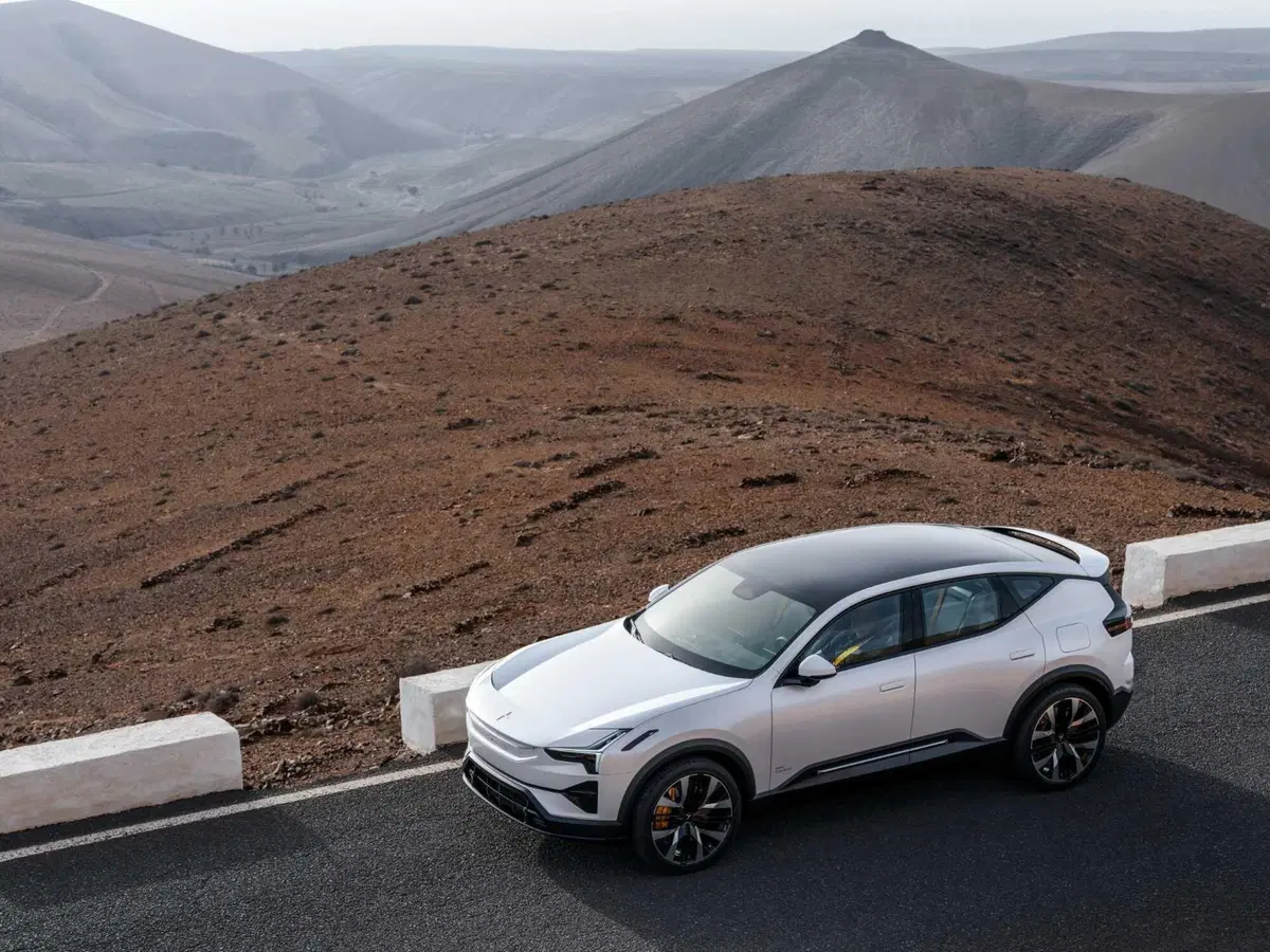 Polestar 3: ora c'è anche SUV e arriverà presto in Italia, da 89.900 euro (23)