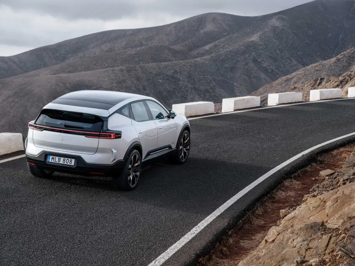Polestar 3: ora c'è anche SUV e arriverà presto in Italia, da 89.900 euro (27)