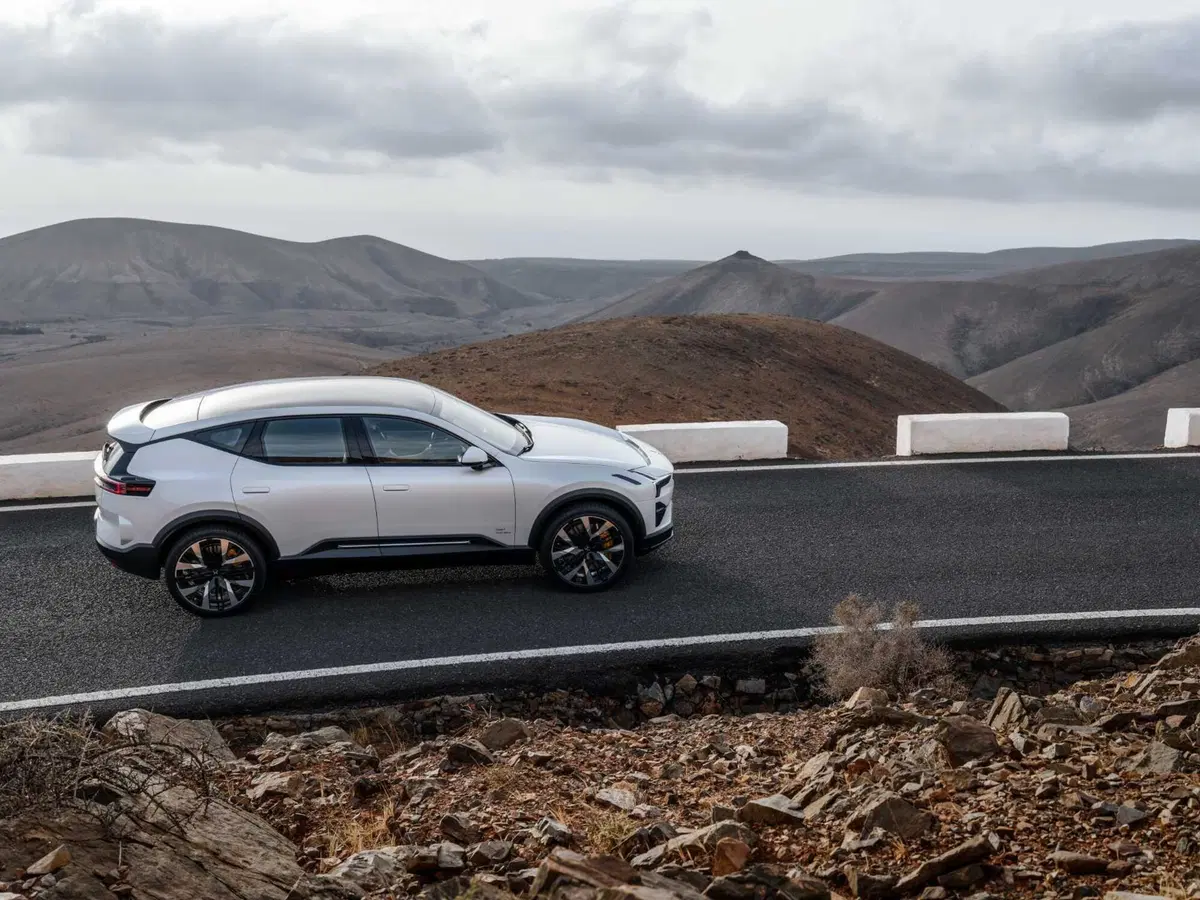 Polestar 3: ora c'è anche SUV e arriverà presto in Italia, da 89.900 euro (28)