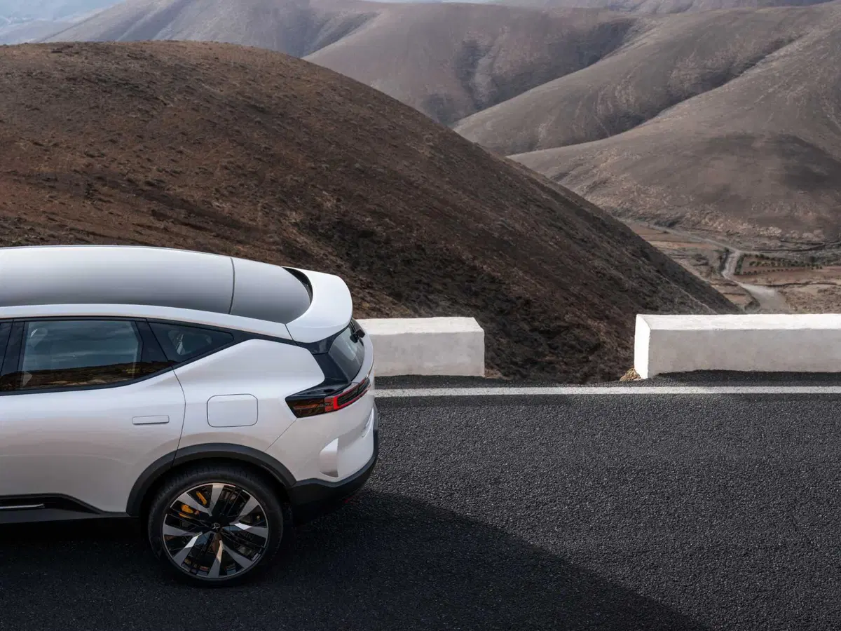 Polestar 3: ora c'è anche SUV e arriverà presto in Italia, da 89.900 euro (34)