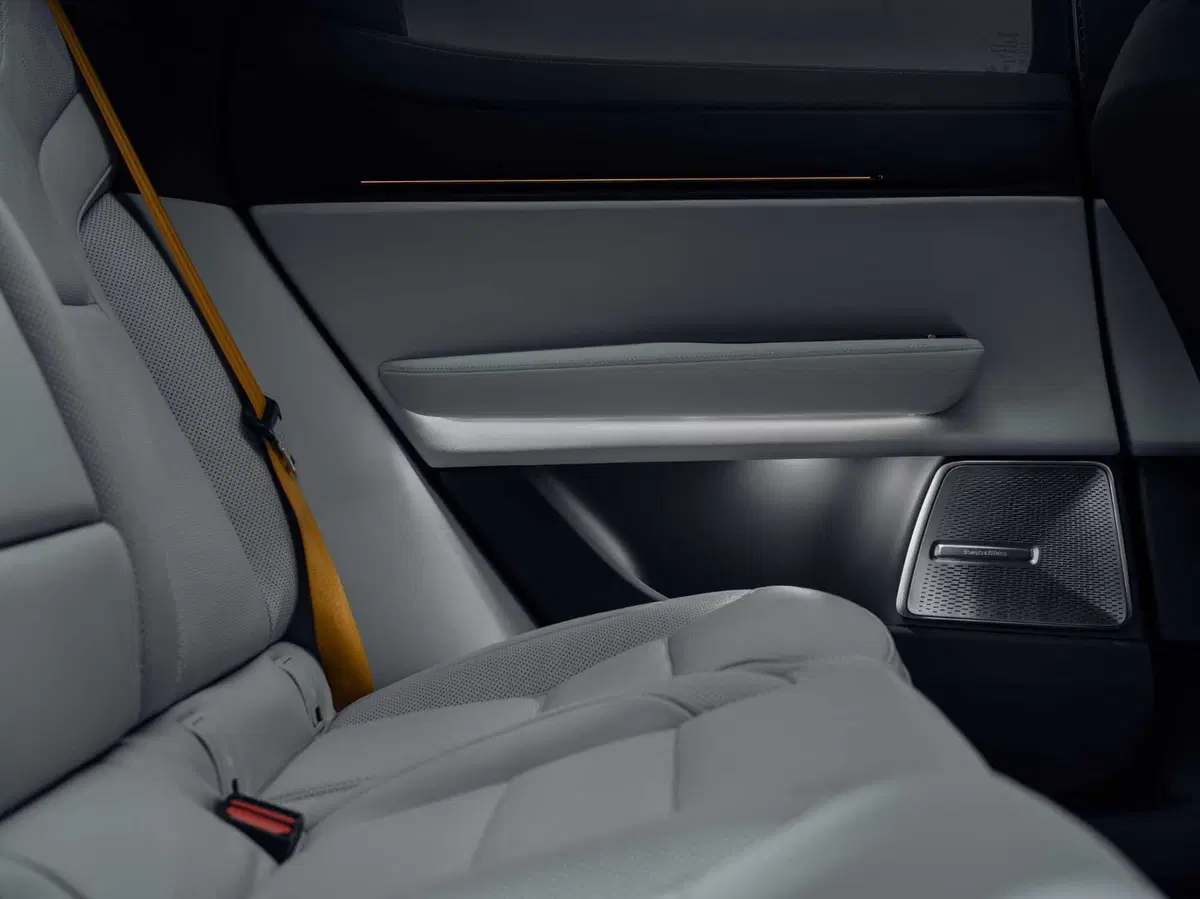 Polestar 3: ora c'è anche SUV e arriverà presto in Italia, da 89.900 euro (45)