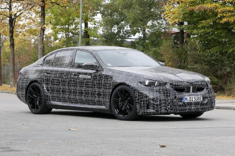 BMW M5 2024, ecco le foto spia