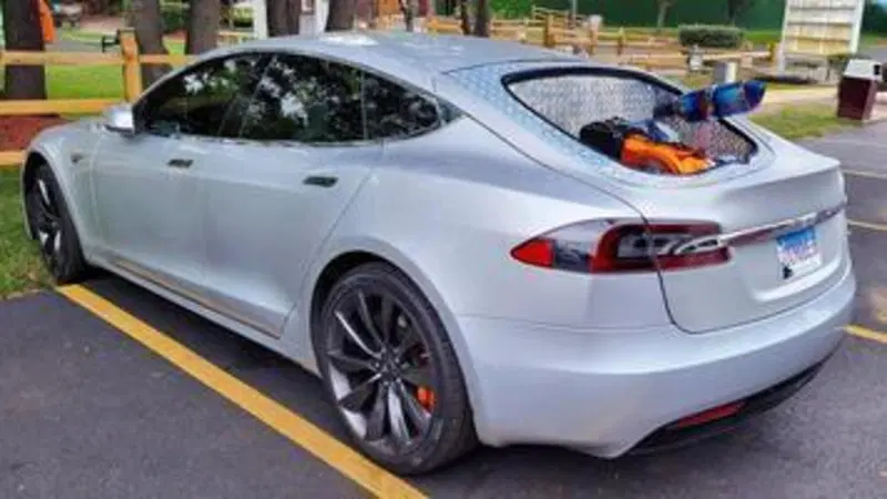 Teslarazzo: mai fermo per ricaricare: 3000 km con un "pieno" 