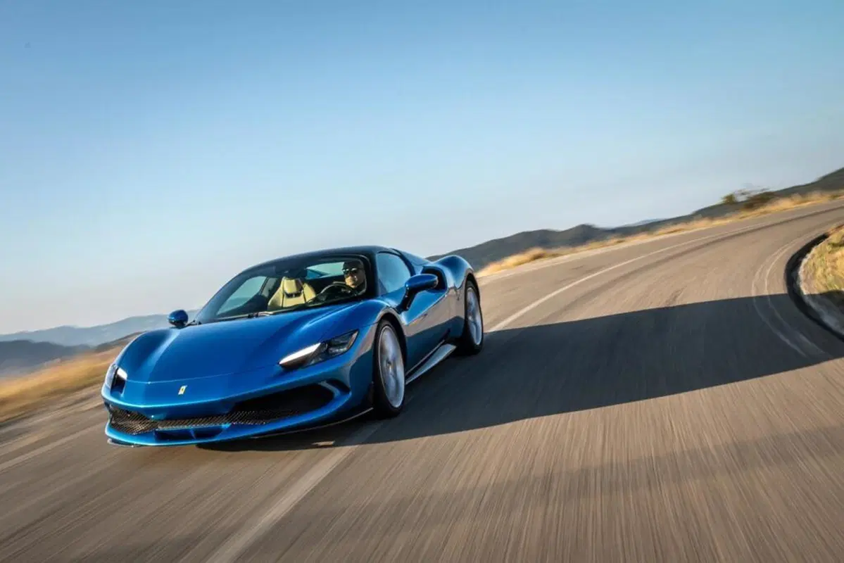 Ferrari 296 GTS: è lei che ti può esaltare più di ogni altra (tranne una...) (10)