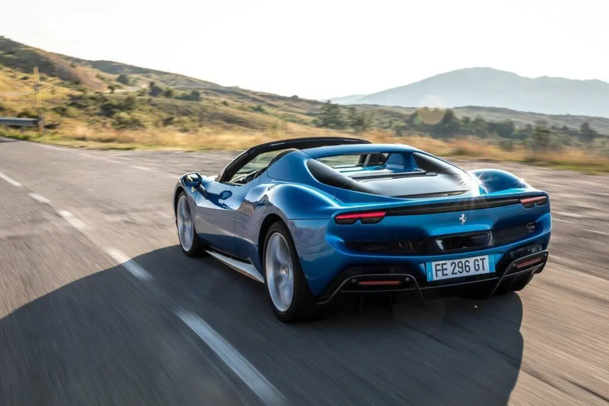 Ferrari 296 GTS: è lei che ti può esaltare più di ogni altra (tranne una...) (9)