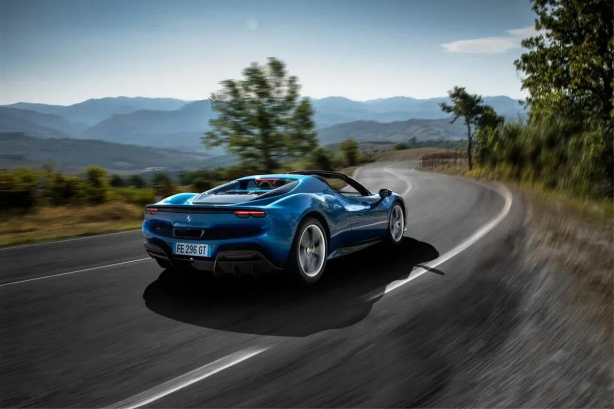Ferrari 296 GTS: è lei che ti può esaltare più di ogni altra (tranne una...) (8)