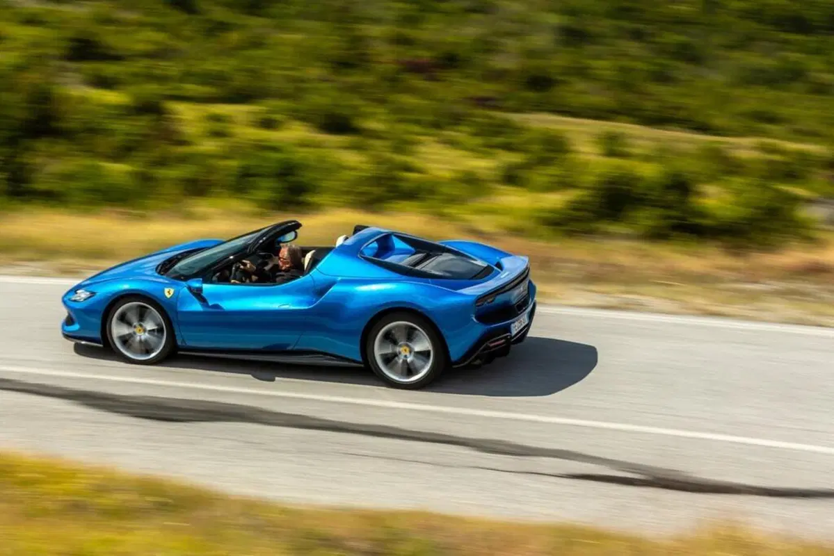 Ferrari 296 GTS: è lei che ti può esaltare più di ogni altra (tranne una...) (3)