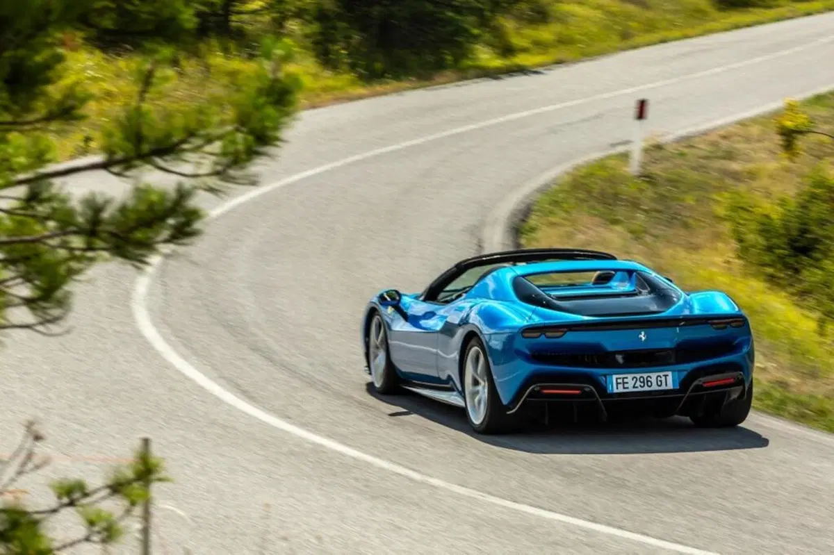 Ferrari 296 GTS: è lei che ti può esaltare più di ogni altra (tranne una...) (15)