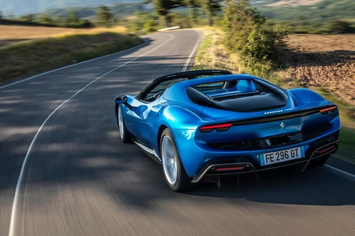 Ferrari 296 GTS: è lei che ti può esaltare più di ogni altra (tranne una...) (17)