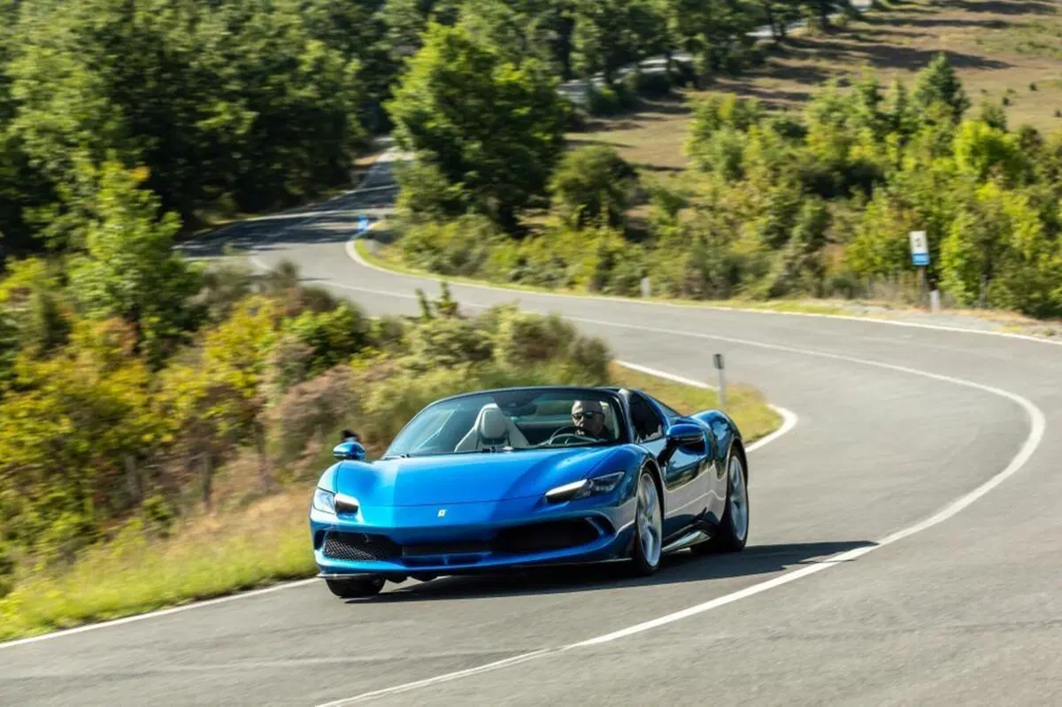 Ferrari 296 GTS: è lei che ti può esaltare più di ogni altra (tranne una...) (22)