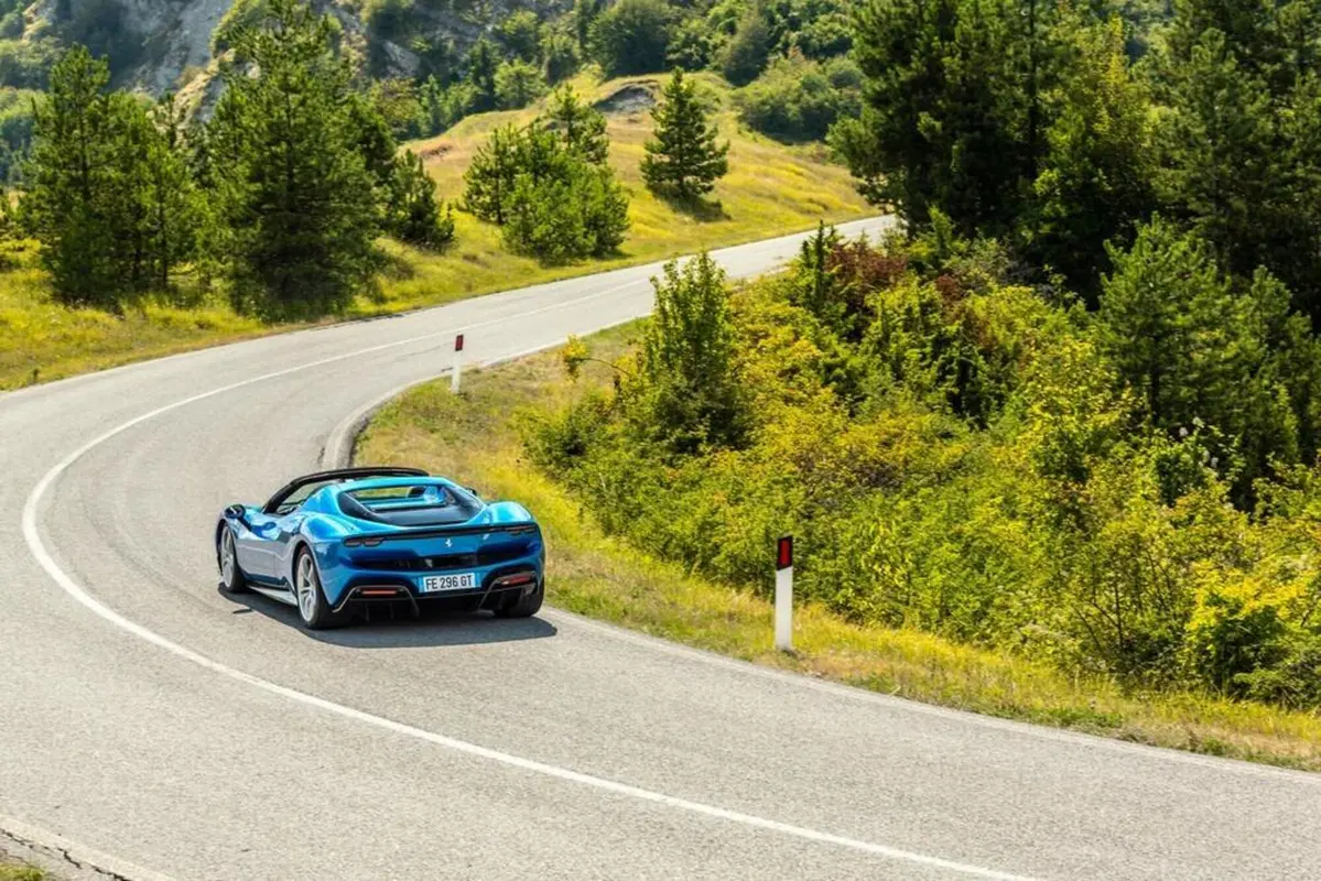 Ferrari 296 GTS: è lei che ti può esaltare più di ogni altra (tranne una...) (35)