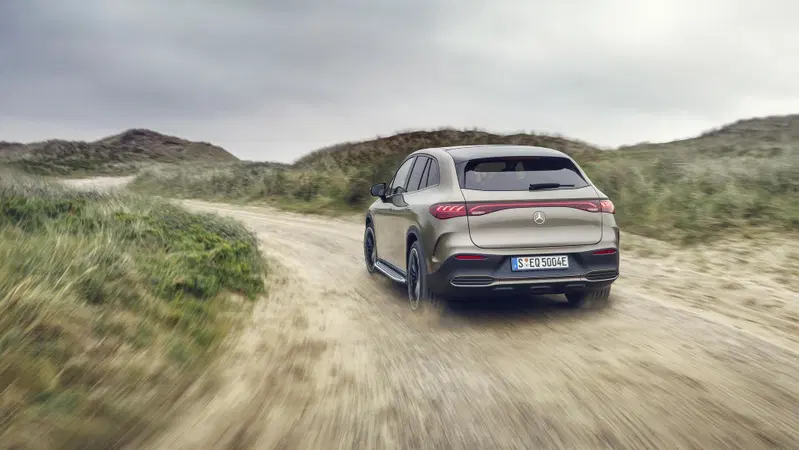 Mercedes EQE Suv, in anteprima da Parigi ecco la sport utility elettrica stellata