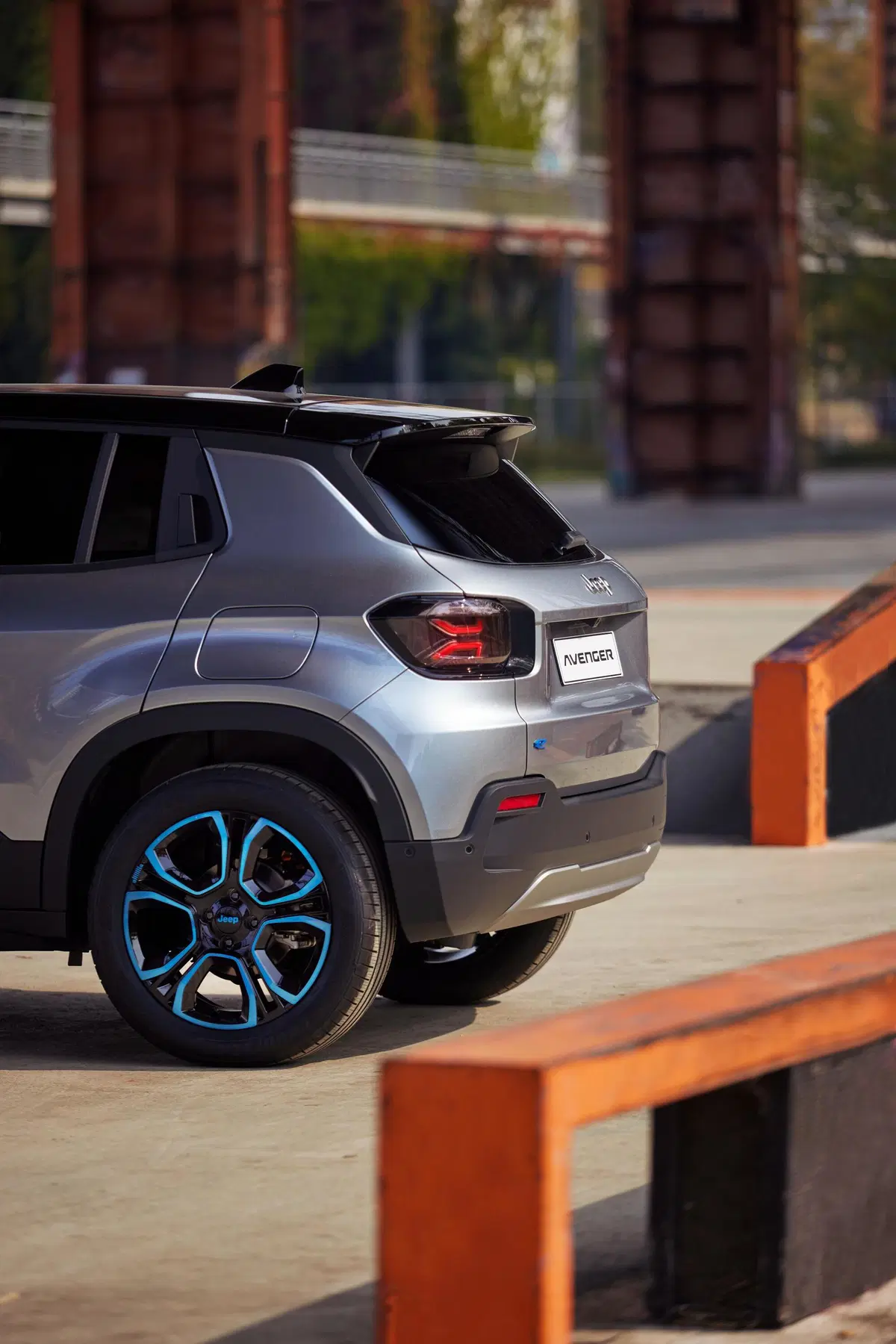 Jeep Avenger: ecco gli interni e i dettagli della meccanica a Parigi 2022 (8)