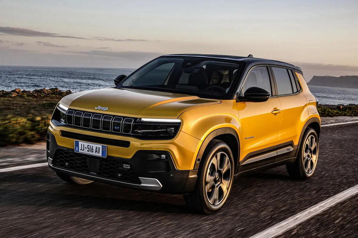 Jeep Avenger: ecco gli interni e i dettagli della meccanica a Parigi 2022 (18)
