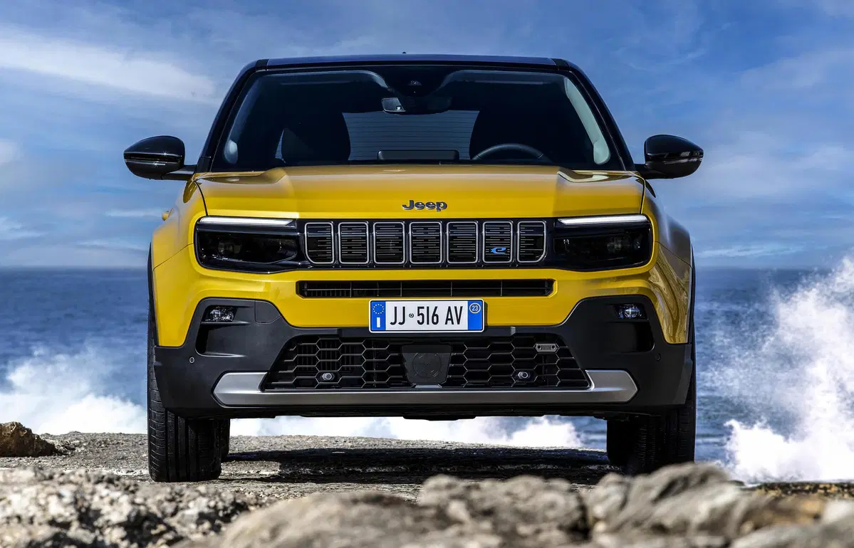 Jeep Avenger: ecco gli interni e i dettagli della meccanica a Parigi 2022 (23)