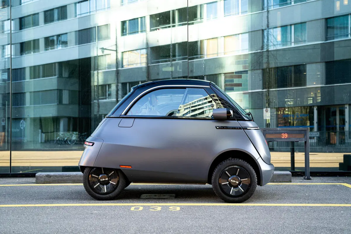 Microlino a Parigi 2022: la Isetta del nuovo millennio ha due nuove versioni al Salone (7)