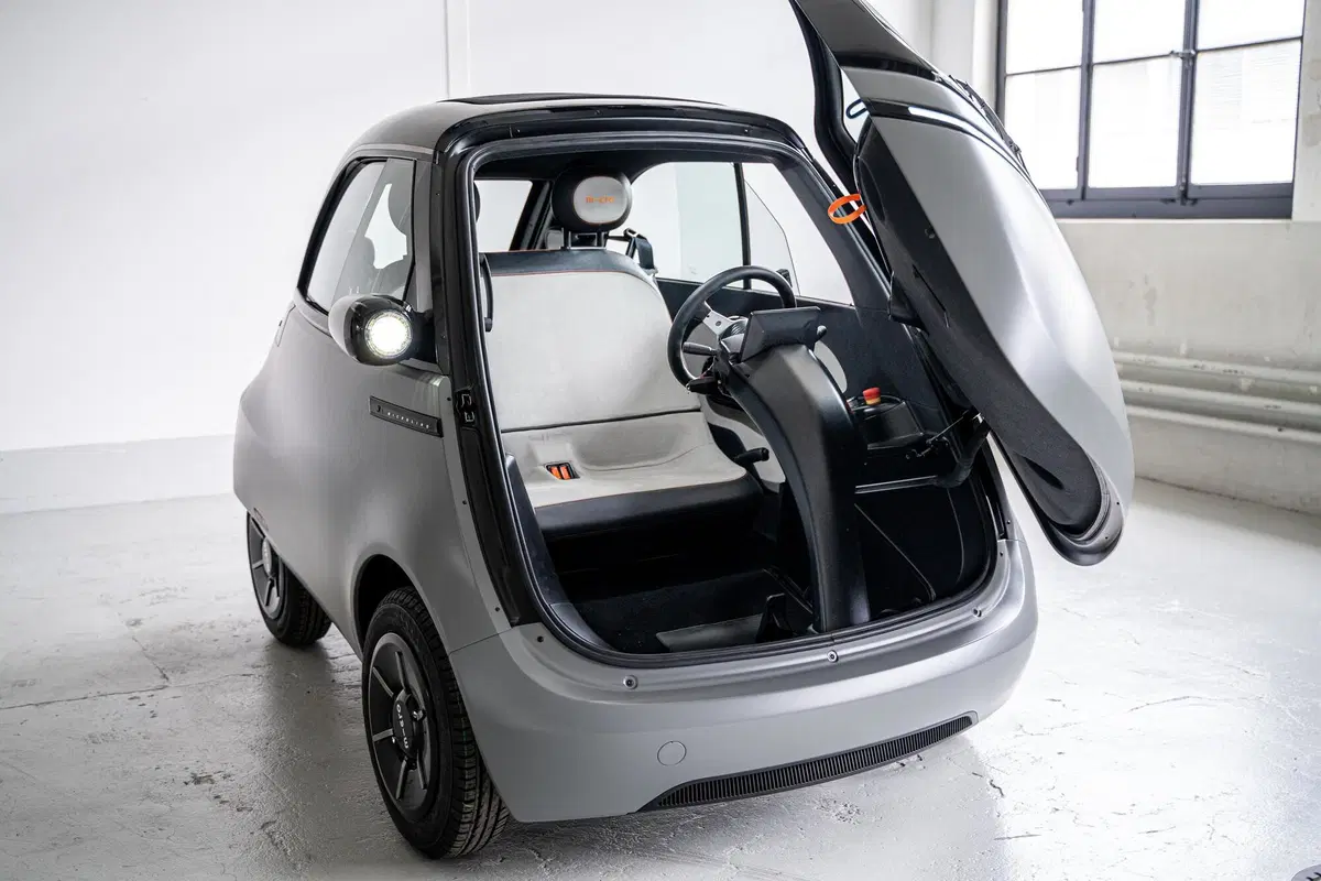 Microlino a Parigi 2022: la Isetta del nuovo millennio ha due nuove versioni al Salone (30)