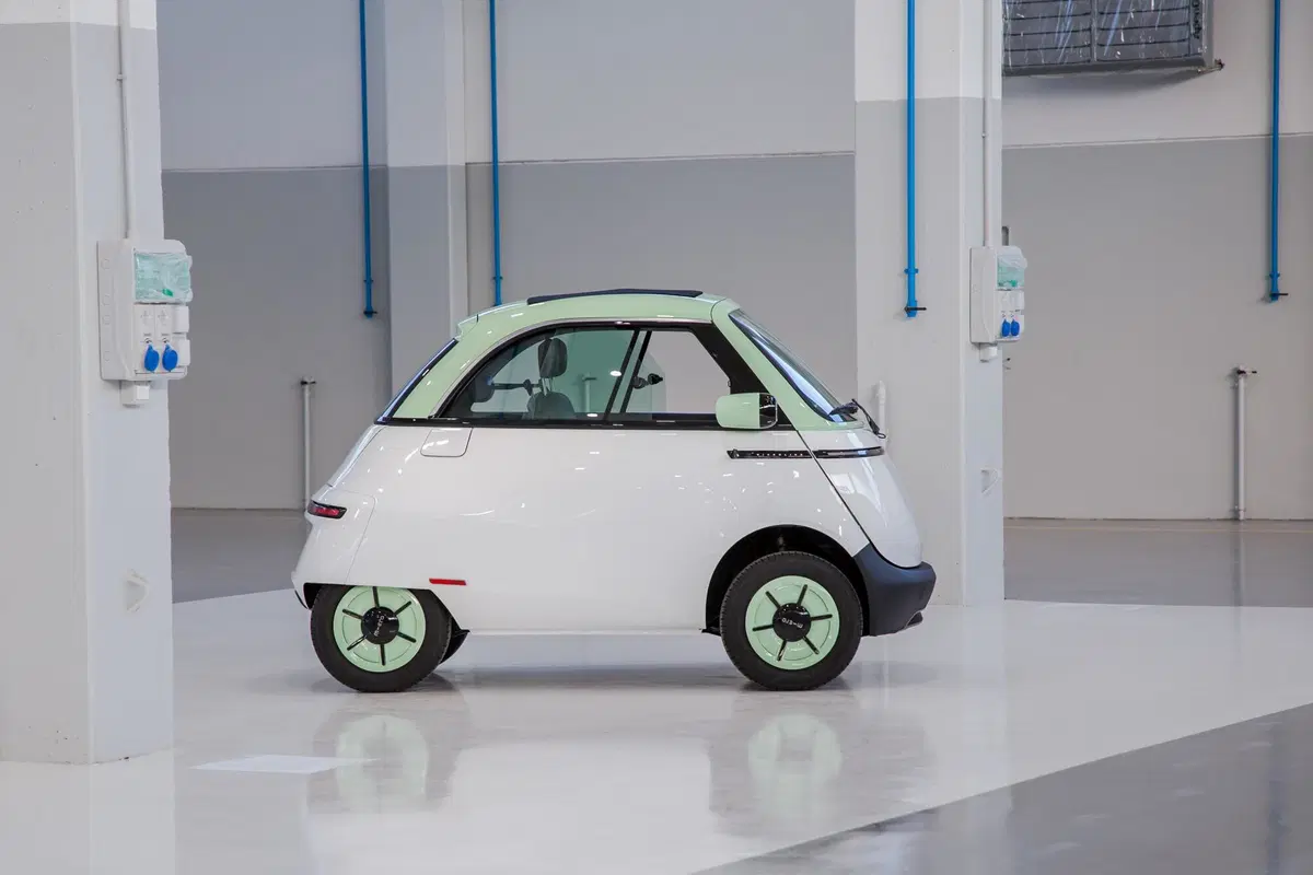 Microlino a Parigi 2022: la Isetta del nuovo millennio ha due nuove versioni al Salone (39)