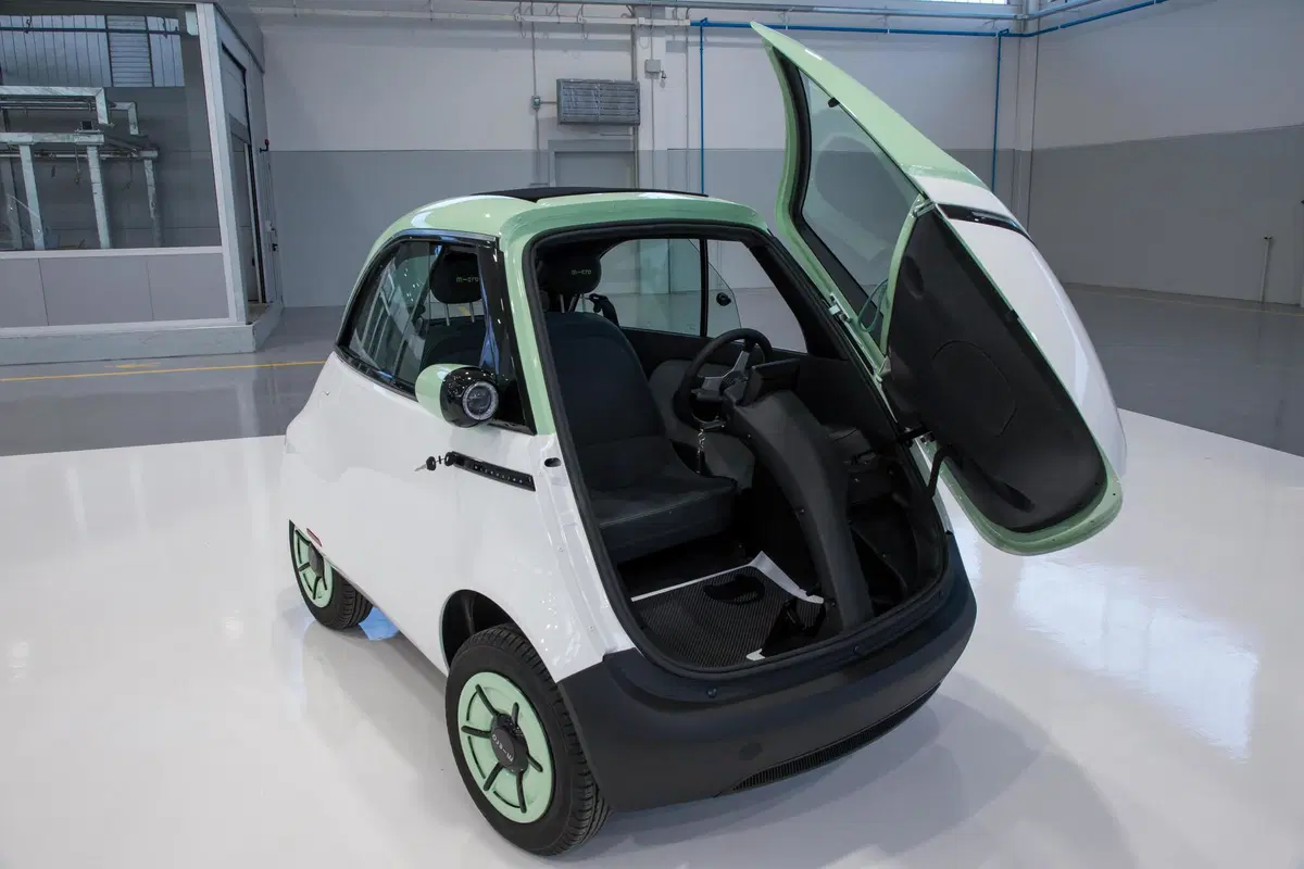 Microlino a Parigi 2022: la Isetta del nuovo millennio ha due nuove versioni al Salone (38)