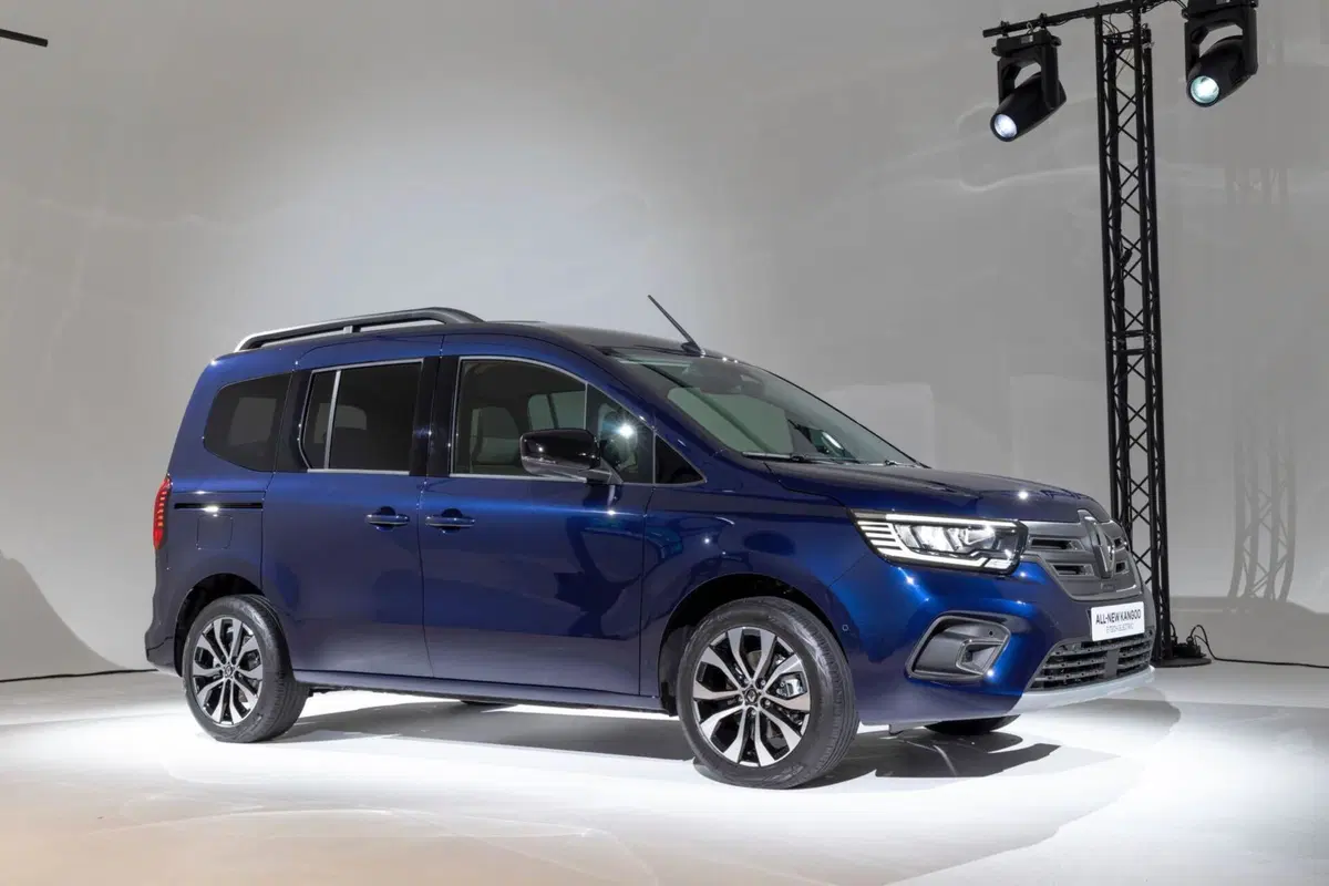 Renault Kangoo E-Tech Electric a Parigi 2022, per i professionisti 'eco' (2)