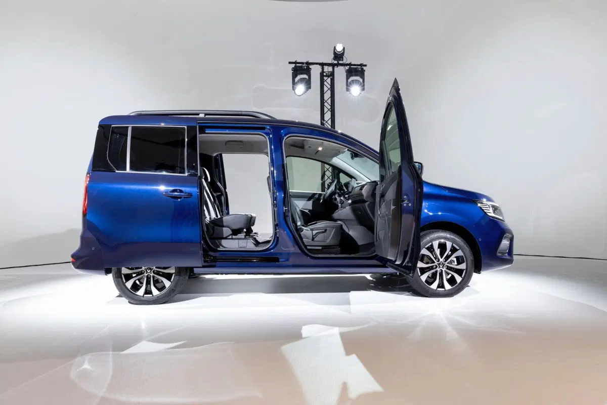 Renault Kangoo E-Tech Electric a Parigi 2022, per i professionisti 'eco' (3)
