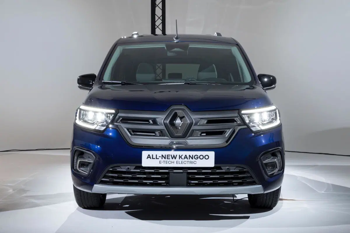 Renault Kangoo E-Tech Electric a Parigi 2022, per i professionisti 'eco' (4)