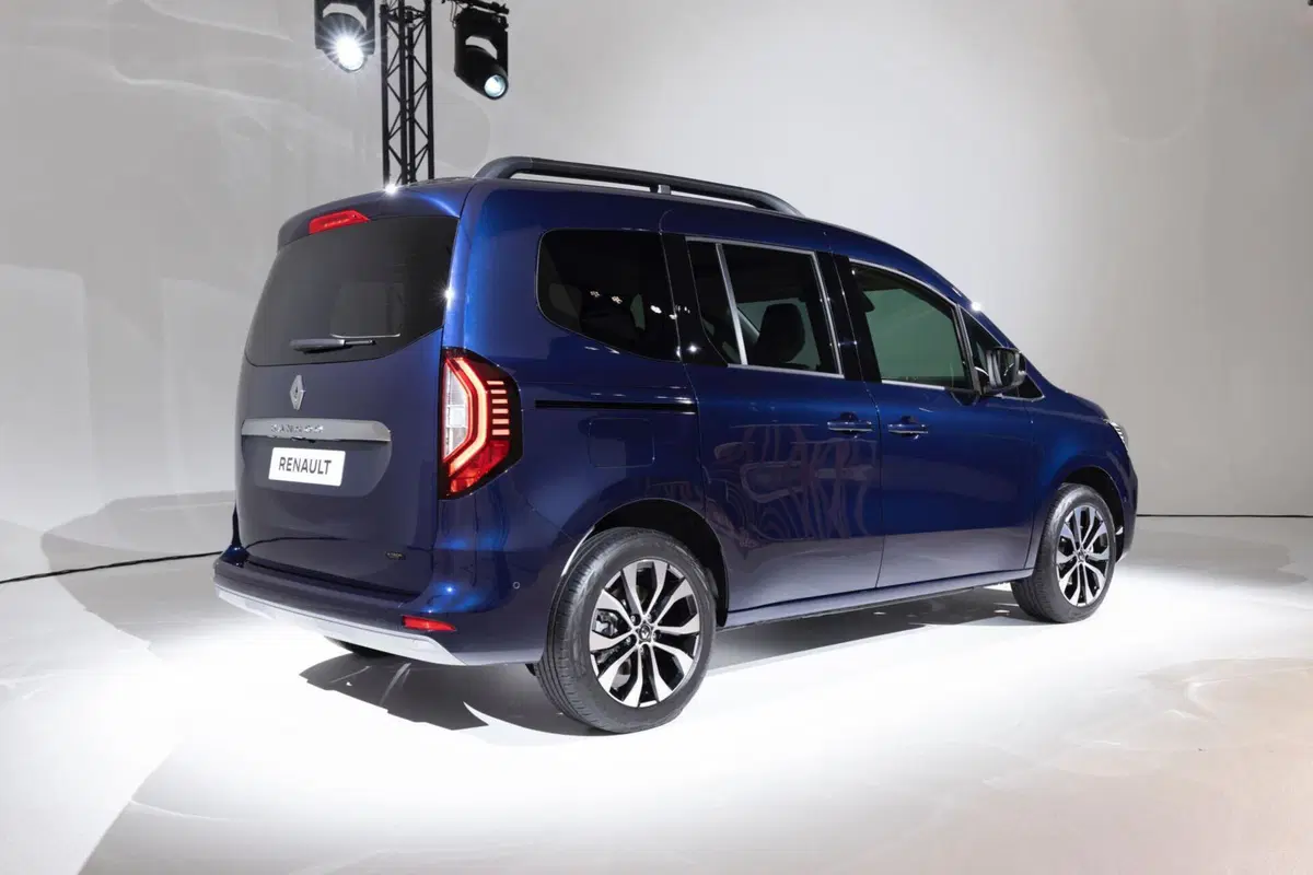 Renault Kangoo E-Tech Electric a Parigi 2022, per i professionisti 'eco' (5)