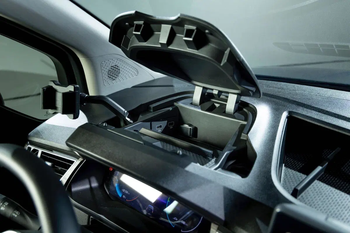 Renault Kangoo E-Tech Electric a Parigi 2022, per i professionisti 'eco' (18)