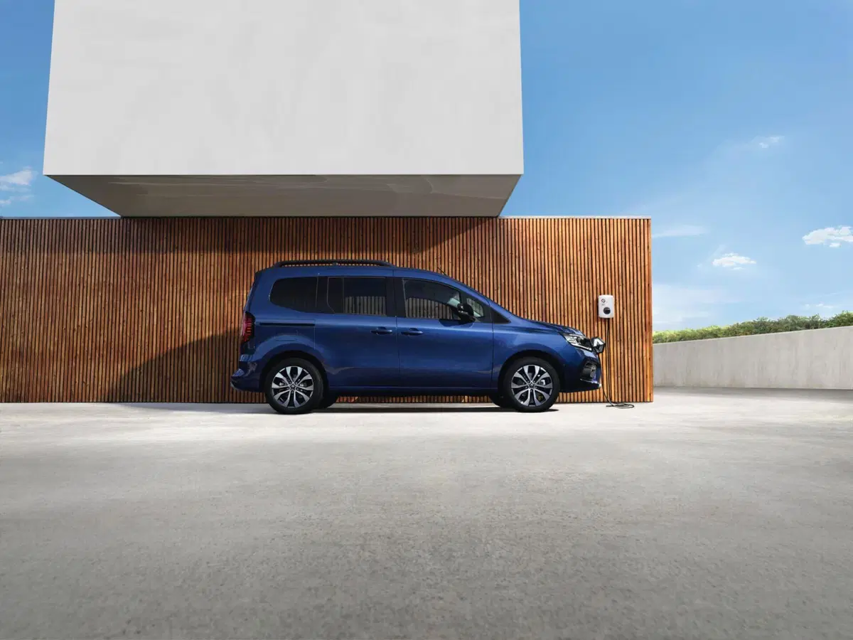 Renault Kangoo E-Tech Electric a Parigi 2022, per i professionisti 'eco' (7)