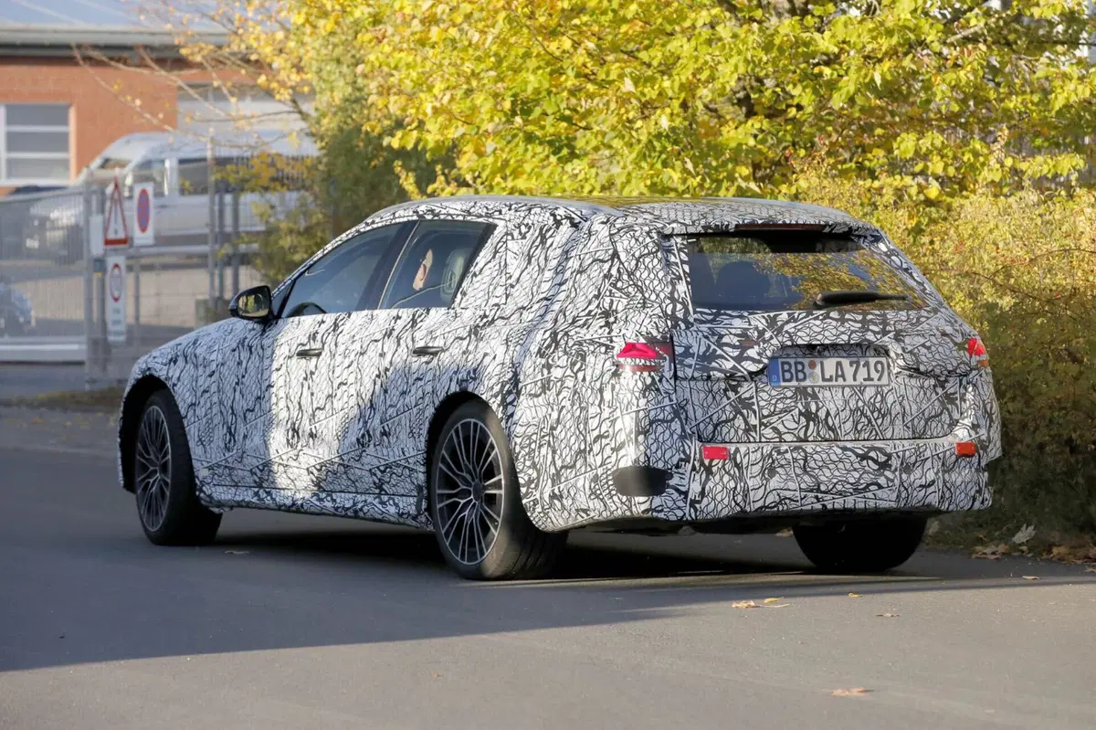 Mercedes Classe E, ecco le (nuove) foto spia   (2)