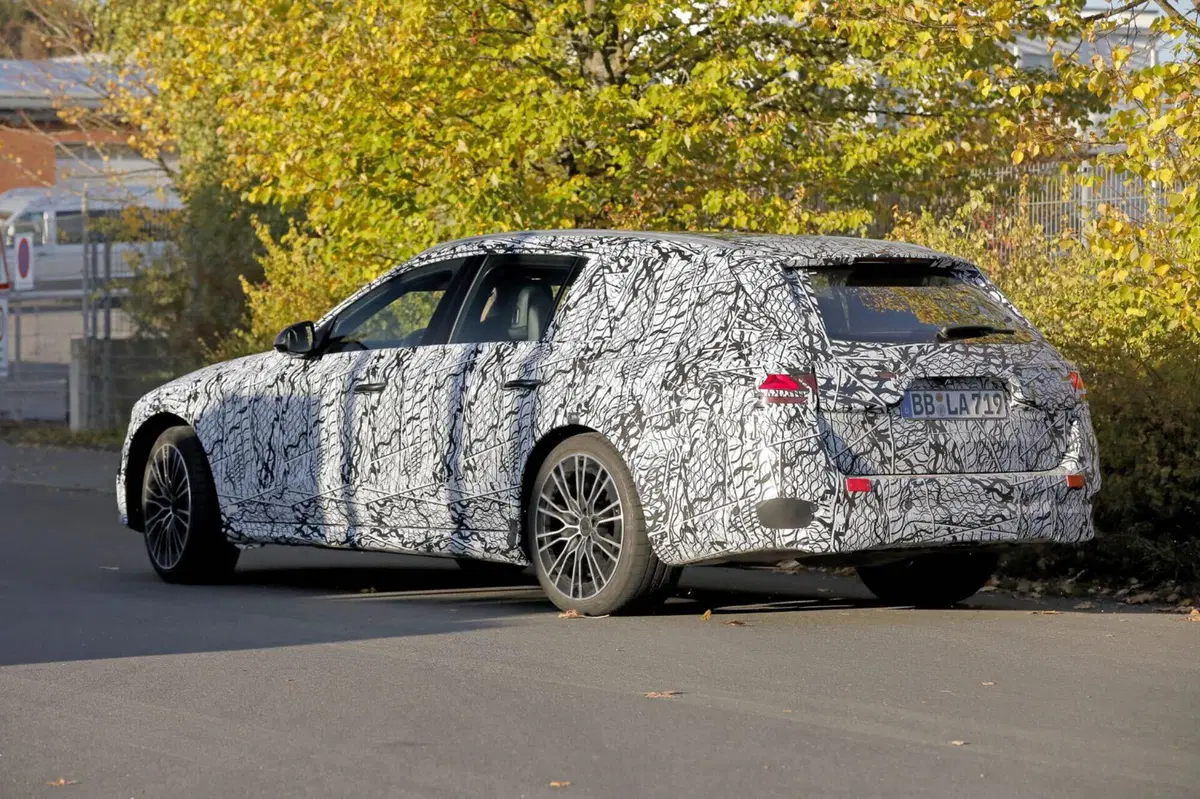 Mercedes Classe E, ecco le (nuove) foto spia   (9)