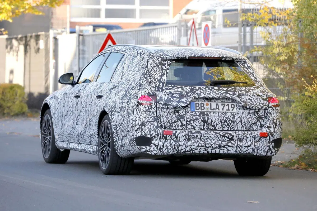 Mercedes Classe E, ecco le (nuove) foto spia   (10)