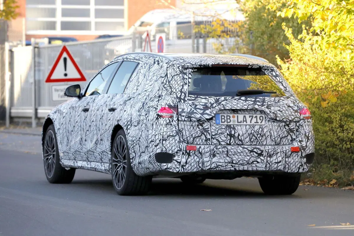 Mercedes Classe E, ecco le (nuove) foto spia   (11)