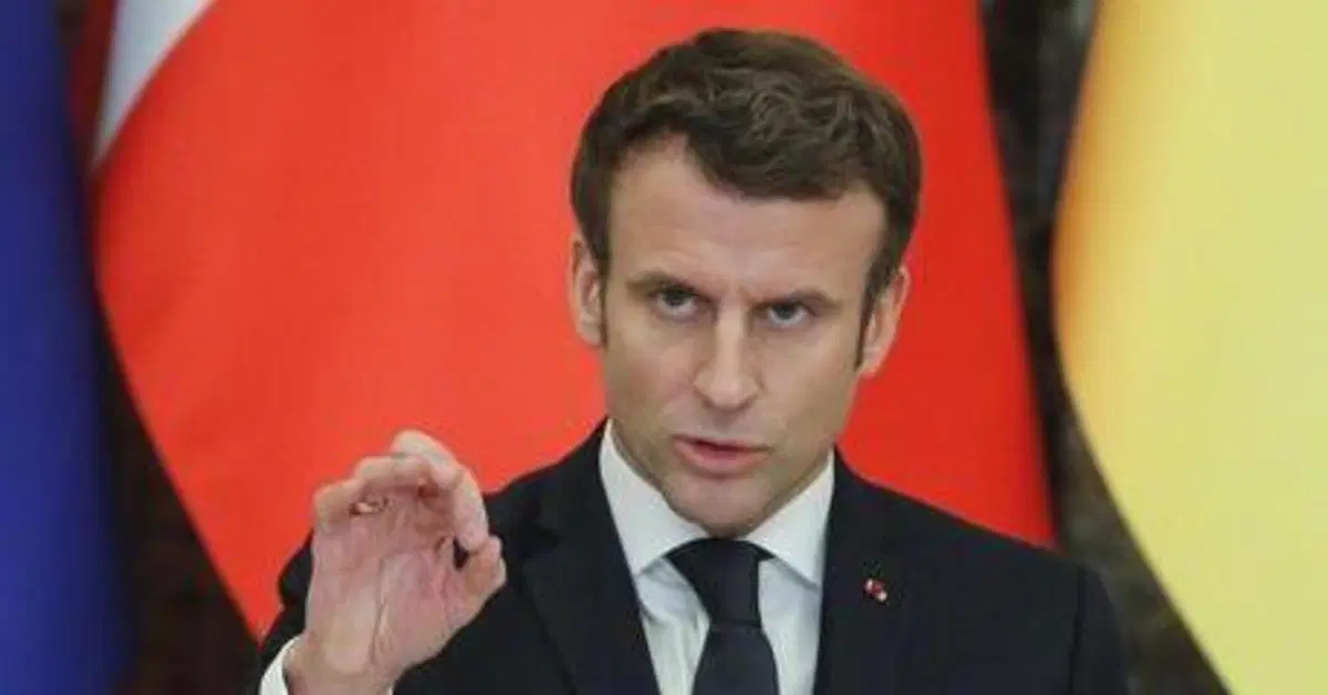 Emmanuel Macron a Parigi 2022: "Voglio un'auto elettrica che costi 100 euro al mese"