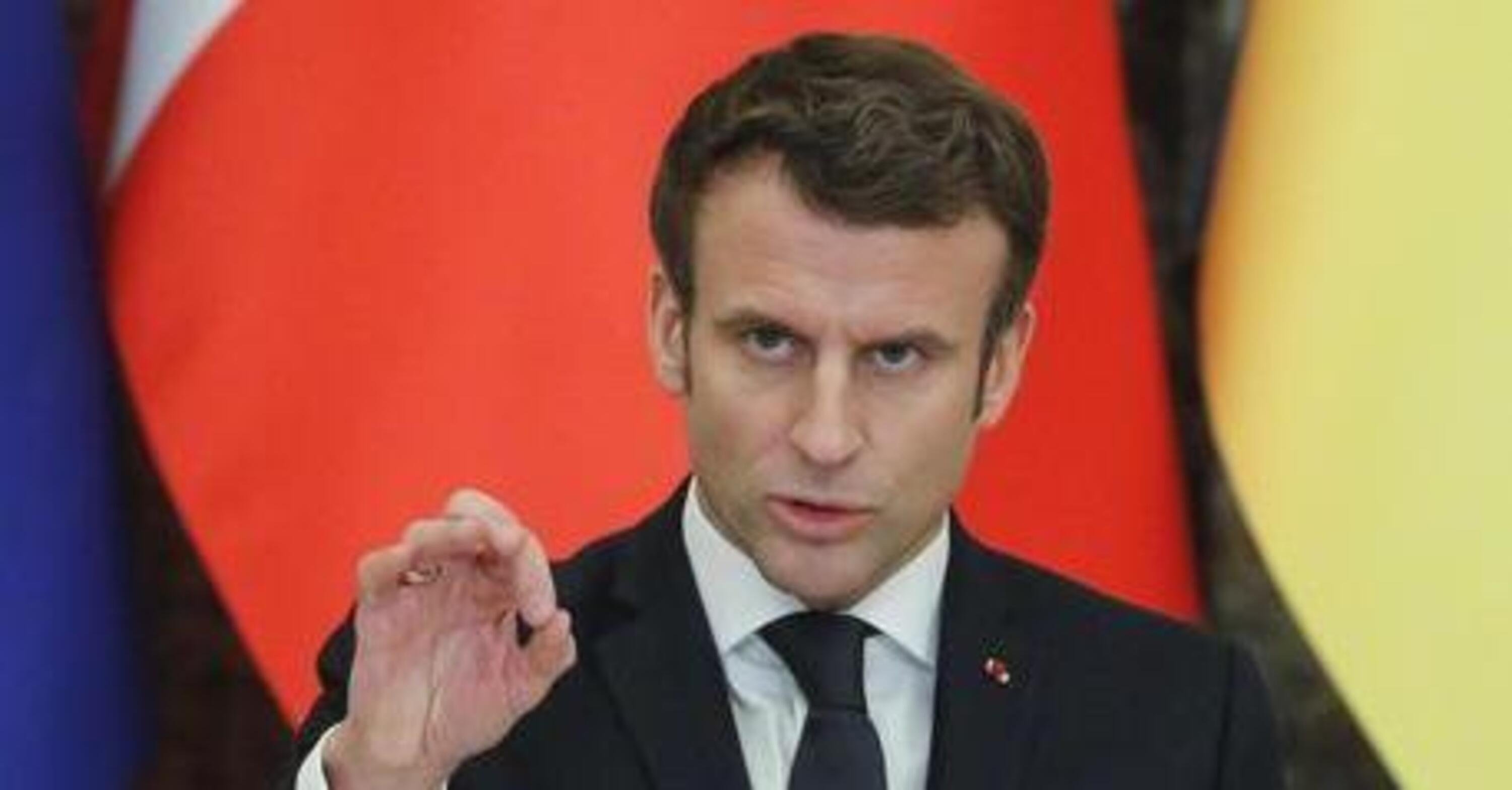 Emmanuel Macron a Parigi 2022: &quot;Voglio un&#039;auto elettrica che costi 100 euro al mese&quot;