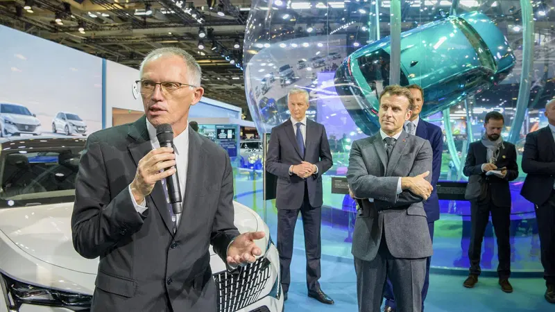 Altri sei modelli elettrici fatti in Francia: Tavares &egrave; d'accordo con Macron, ma chiede barriere per arginare le case cinesi