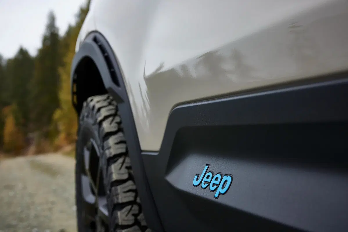 Jeep Avenger, la 4x4 Concept a trazione integrale debutta al Salone di Parigi 2022 (5)