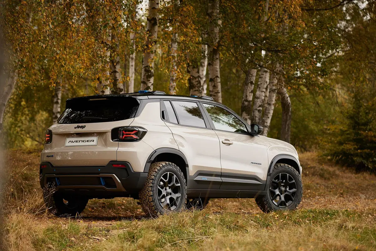 Jeep Avenger, la 4x4 Concept a trazione integrale debutta al Salone di Parigi 2022 (4)