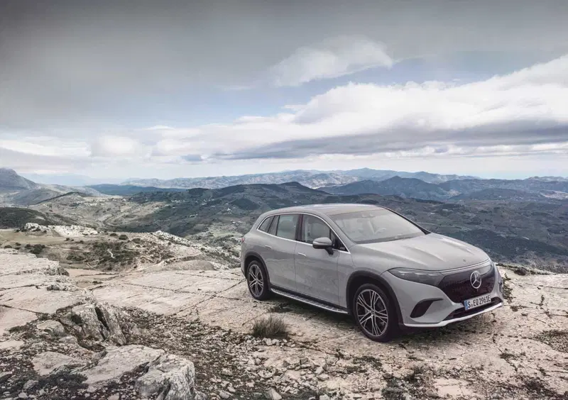 Mercedes-Benz EQS SUV (2022-->>) (7)